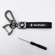 Брелок "Сузуки" BKO 017 черный металл кожа логотип на подвеске